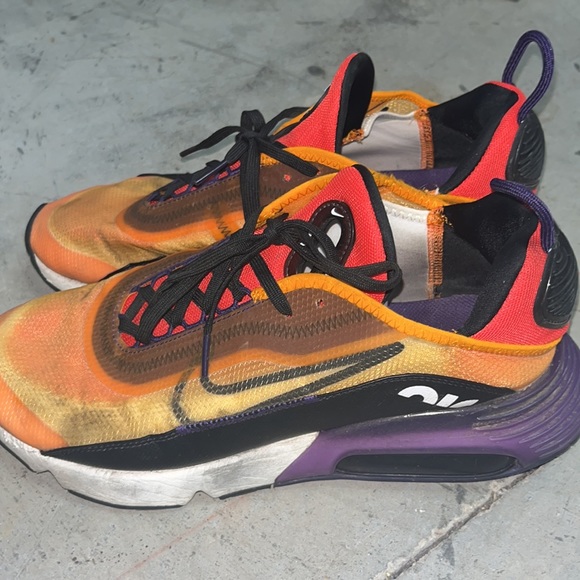 Nike shoes - Picture 2 of 5